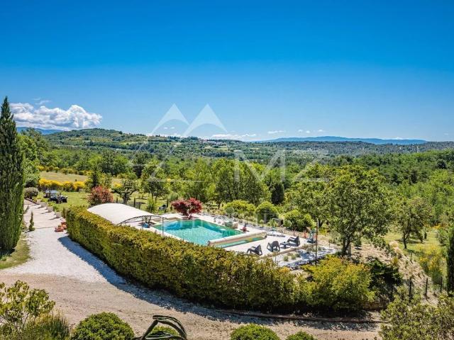 Maison de 7 pièces de luxe en location à Murs, Provence Alpes Côte d'Azur