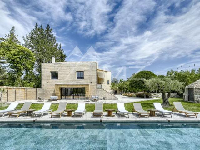 Maison de 7 pièces de luxe en location à Le Thor, France