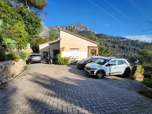 MAISON DE 4 APPARTEMENTS LOCATIFS MENTON