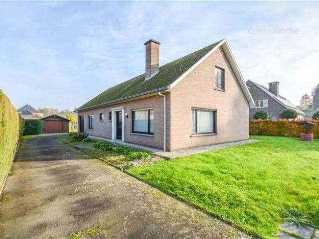 Maison de 4 chambres à coucher bien située dans un quartier