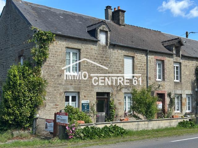 Maison de 4 chambres à rénover avec garage sur 1099m2 de ter