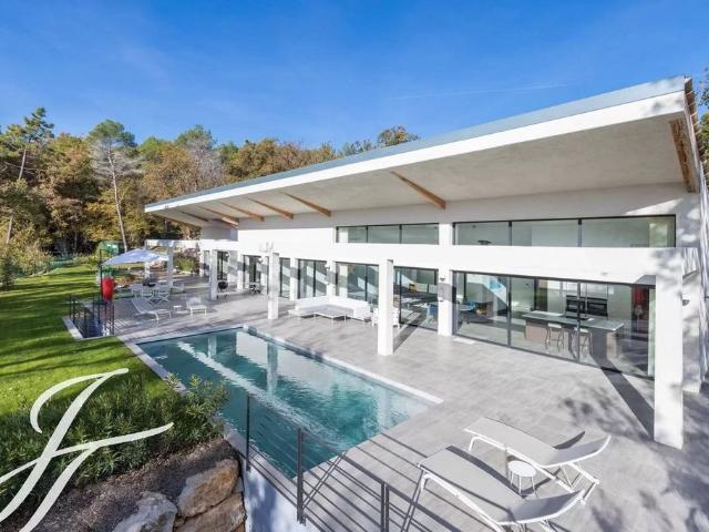 Maison de 7 pièces de luxe en location à Roquefort les Pins, France