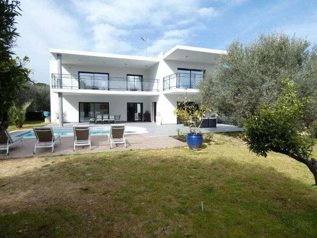 Maison de 4 chambres de luxe en location à Vallauris, Provence Alpes Côte d'Azur