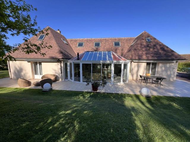 Maison de 4 chambres de luxe en vente à Cormeilles, Normandie
