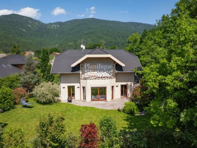 Maison de 4 chambres de luxe en vente à Divonne les Bains, Auvergne Rhône Alpes