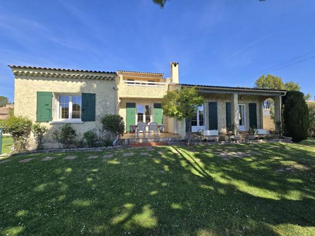Maison de 4 chambres de luxe en vente à Entraigues sur la Sorgue, Provence Alpes Côte d'Azur