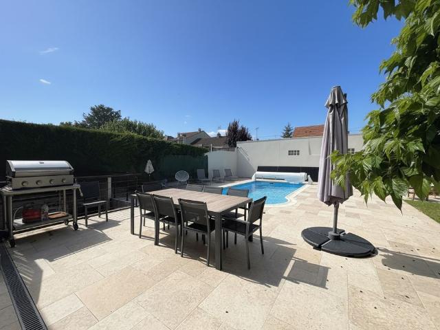 Maison de 4 chambres de luxe en vente à Ormesson sur Marne, France