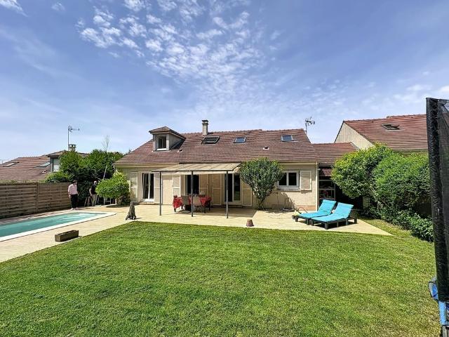 Maison de 4 chambres de luxe en vente à Ormesson sur Marne, Île de France