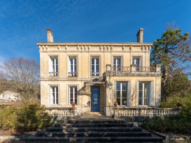 Maison de 4 chambres de luxe en vente à Lestiac sur Garonne, France