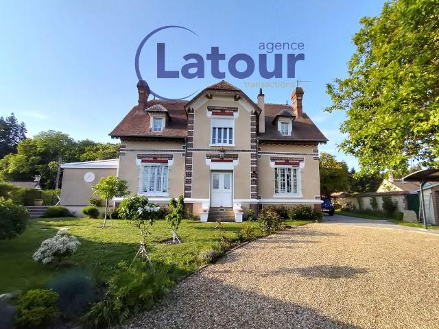 Maison de 4 chambres de luxe en vente à Nonancourt, France