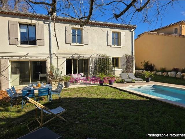 Maison de 4 chambres de luxe en vente à Saumane de Vaucluse, France