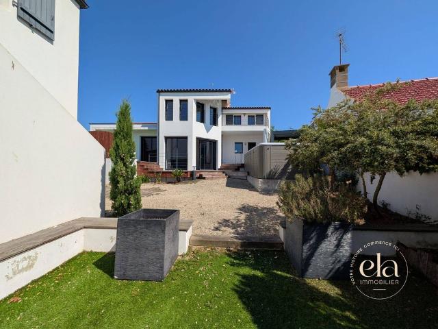 Maison de 4 chambres de luxe en vente à Saint Gilles Croix de Vie, France