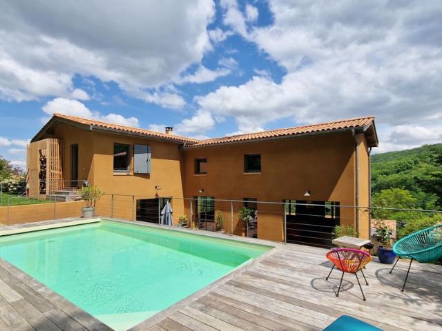 Maison de 4 chambres de luxe en vente à Poleymieux au Mont d'Or, France