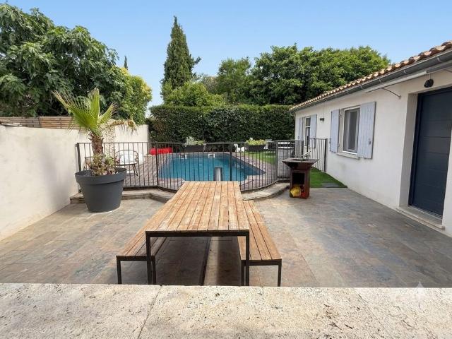 Maison de 4 chambres de luxe en vente à Pertuis, France
