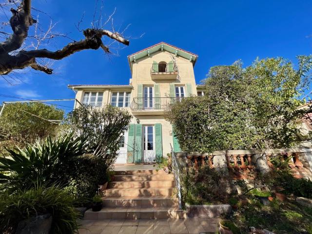 Maison de 4 chambres de luxe en vente à Toulon, Provence Alpes Côte d'Azur