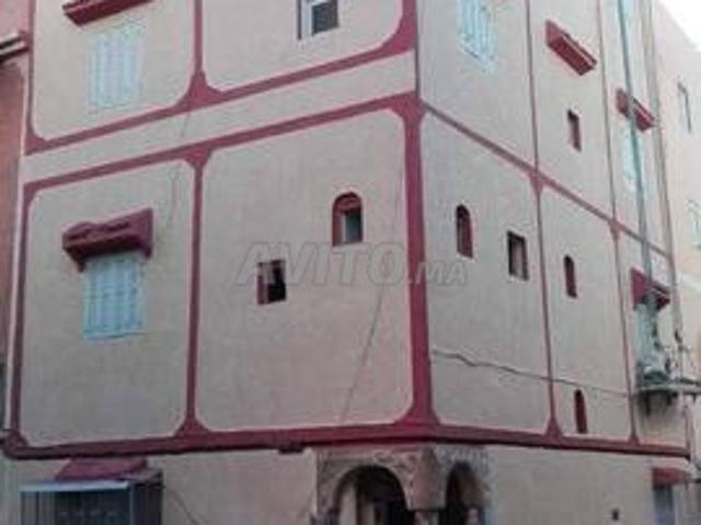 Maison de 4 étages avec terrasse
