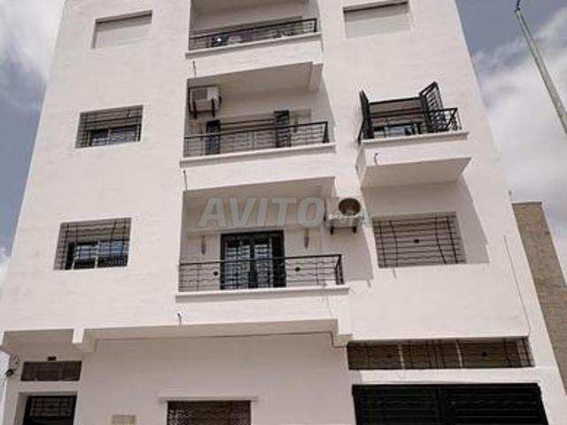 Maison de 4 étages et garage à vendre