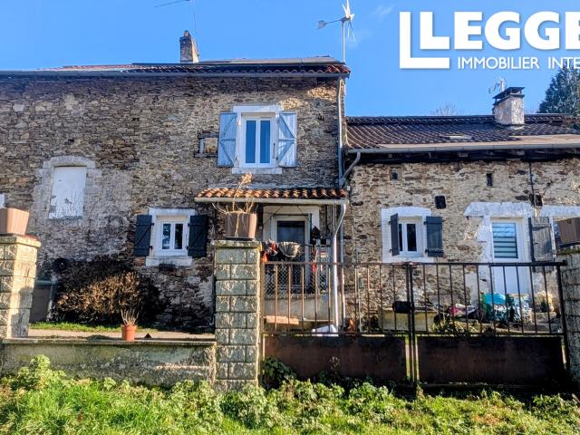 Maison de 4 pièces avec dépendances, jardin et puits, sans vis à vis dans un hameau paisible