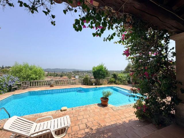 Maison de 4 pièces de luxe en vente à Grasse, France