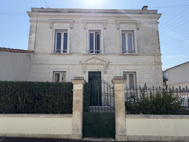 Maison de 4 pièces de luxe en vente à La Rochelle, France