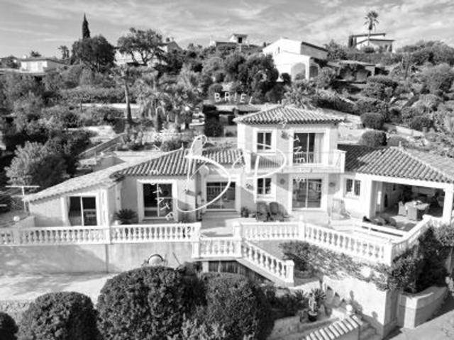 Maison de 4 pièces de luxe en vente à Roquebrune sur Argens, France