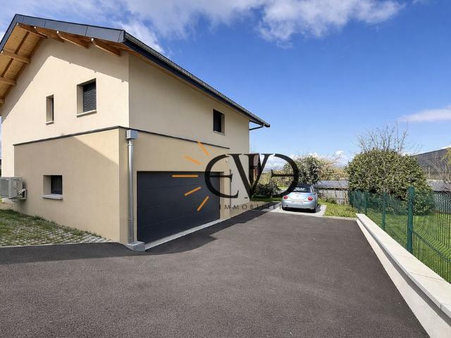 Maison de 4 pièces de luxe en vente à Saint Cergues, France