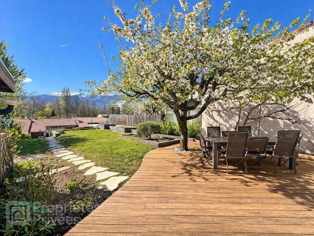 Maison de 4 pièces de luxe en vente à Saint Genis Pouilly, Auvergne Rhône Alpes