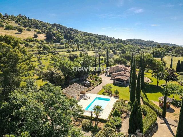 Maison de 4 pièces de luxe en vente à Tourtour, France
