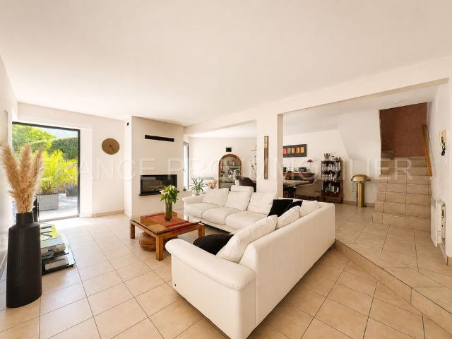 Maison de 5 chambres de luxe en vente à Cherbourg, Normandie