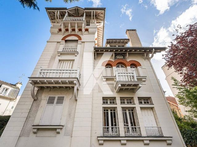 Maison de 5 chambres de luxe en vente à Enghien les Bains, France