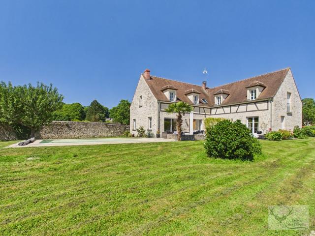 Maison de 9 pièces de luxe en vente à Senlis, France