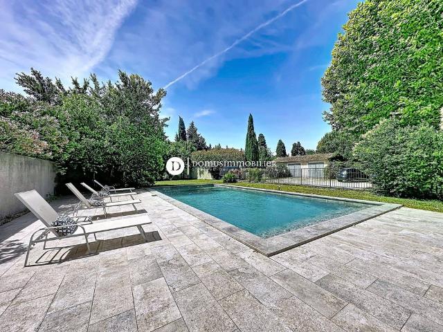 Maison de 5 chambres de luxe en vente à Le Pontet, France