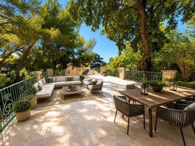 Maison de 5 chambres de luxe en vente à Nîmes, Occitanie