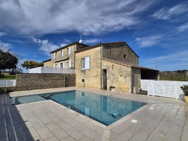 Maison de 5 chambres de luxe en vente à Sauveterre de Guyenne, France