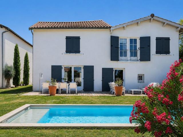Maison de 5 chambres de luxe en vente à Saint Genis les Ollières, France