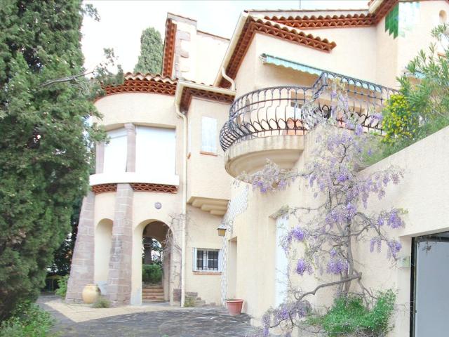 Maison de 5 chambres de luxe en vente à Saint Raphaël, France