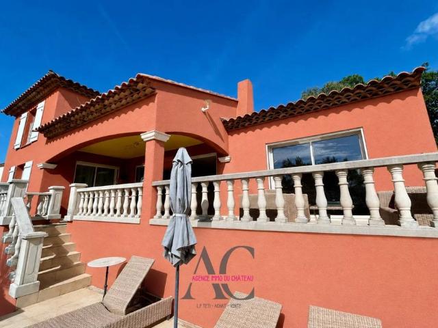 Maison de 8 pièces de luxe en vente à Rocbaron, Provence Alpes Côte d'Azur