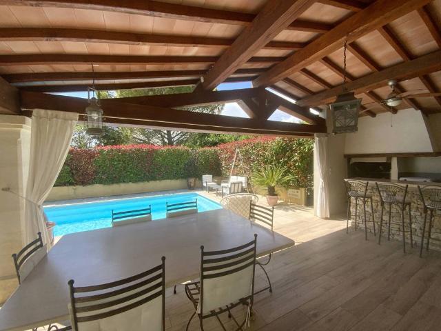 Maison de 5 chambres de luxe en vente à Uzès, France