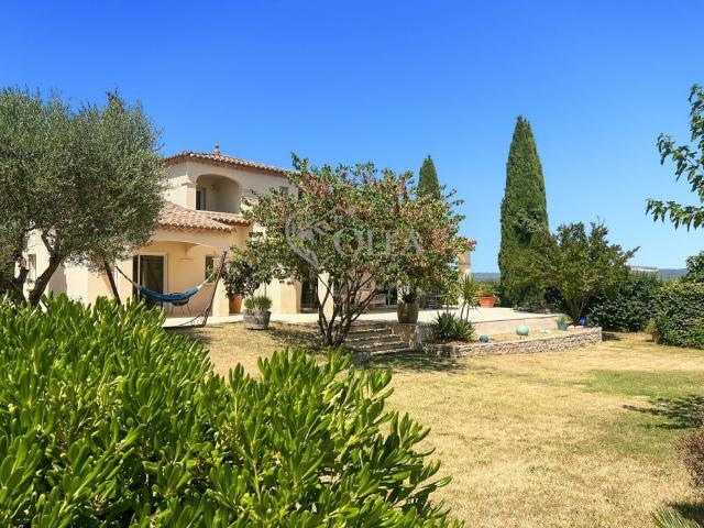 Maison de 5 chambres de luxe en vente à Uzès, Occitanie