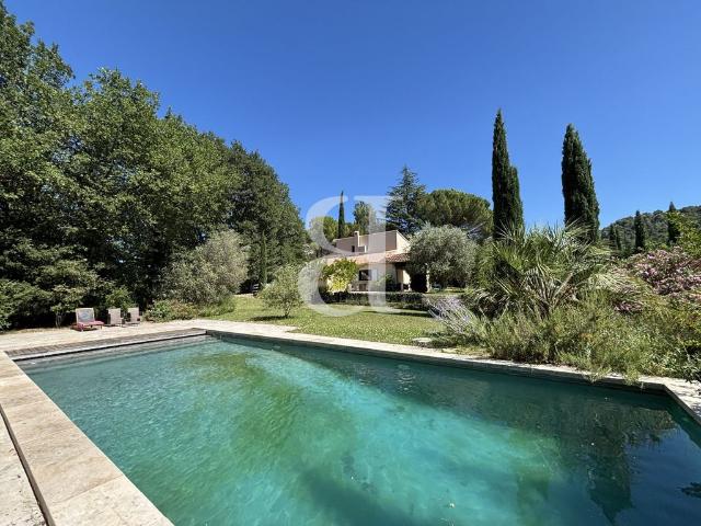 Maison de 5 chambres de luxe en vente à Vaison la Romaine, Provence Alpes Côte d'Azur