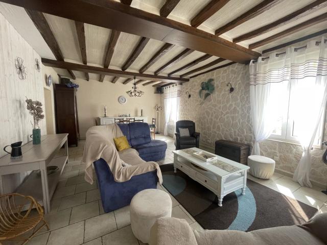 Maison de 5 chbres + studio indépendant 201 m² 195m² Loudun