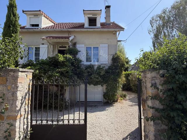 Maison de 5 pièces, 110 m² à Bourron Marlotte /Montigny sur Loing