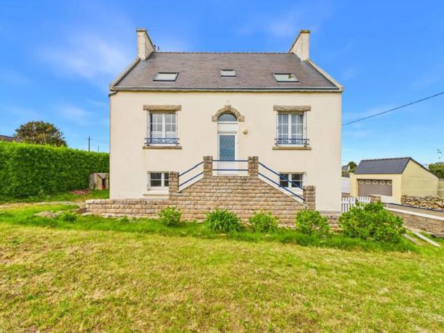 Maison rénovée 5 pièces avec jardin à Plouhinec