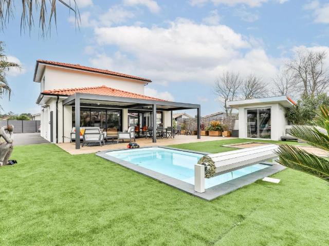 Maison moderne 159 m² avec piscine à Cazaux