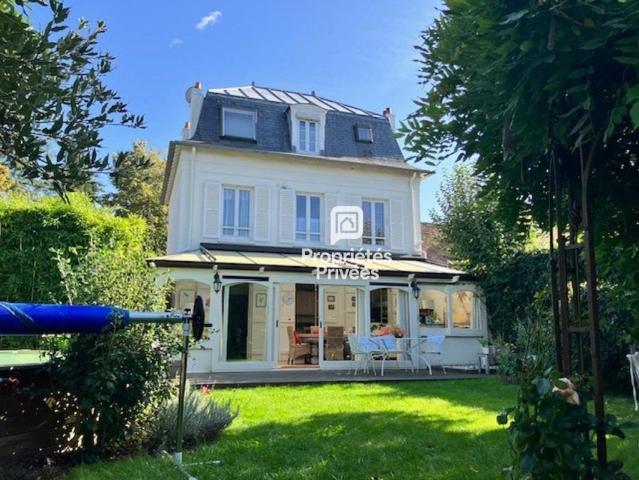 Maison de 5 pièces de luxe en vente à Montfort l'Amaury, France