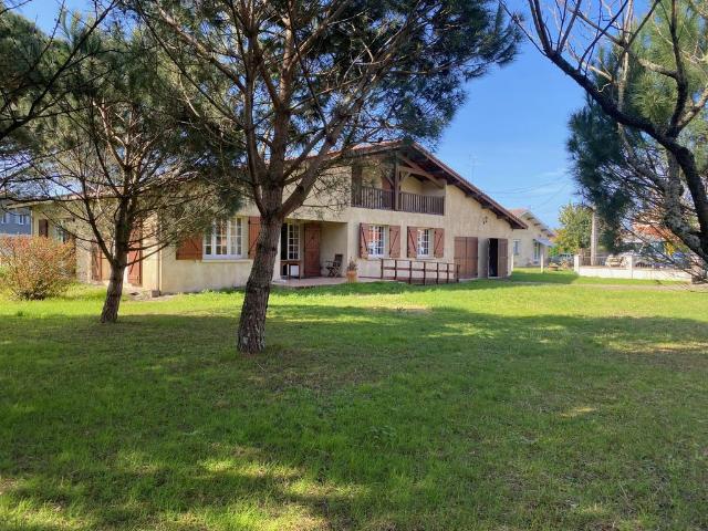 Maison de 5 pièces de luxe en vente à Arès, France