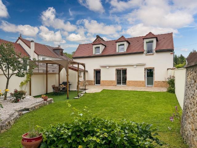 Maison de 5 pièces de luxe en vente à Bussy Saint Georges, Île de France