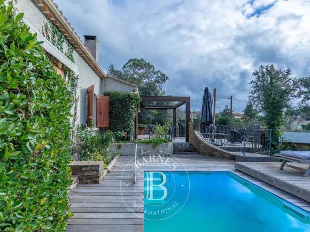 Maison de 5 pièces de luxe en vente à Bormes les Mimosas, France