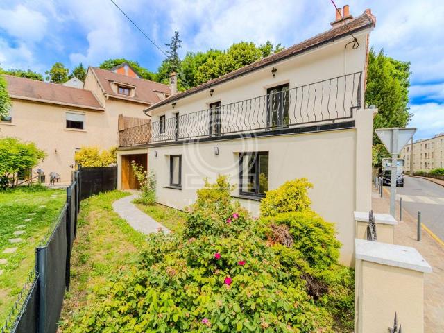 Maison de 5 pièces de luxe en vente à Bougival, Île de France