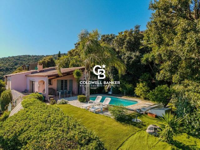 Maison de 5 pièces de luxe en vente à Cavalaire sur Mer, France